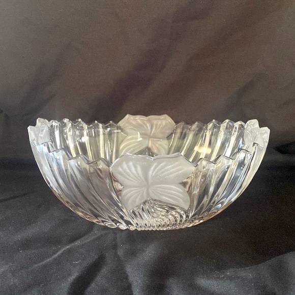 Other - Vintage Crystal Industries Sutton Place pattern candy dish with frosted leaves
